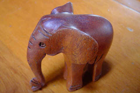 El�phant (environ 6 cm au garot)