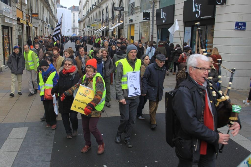 La farandole contre NDDL La farandole contre NDDL